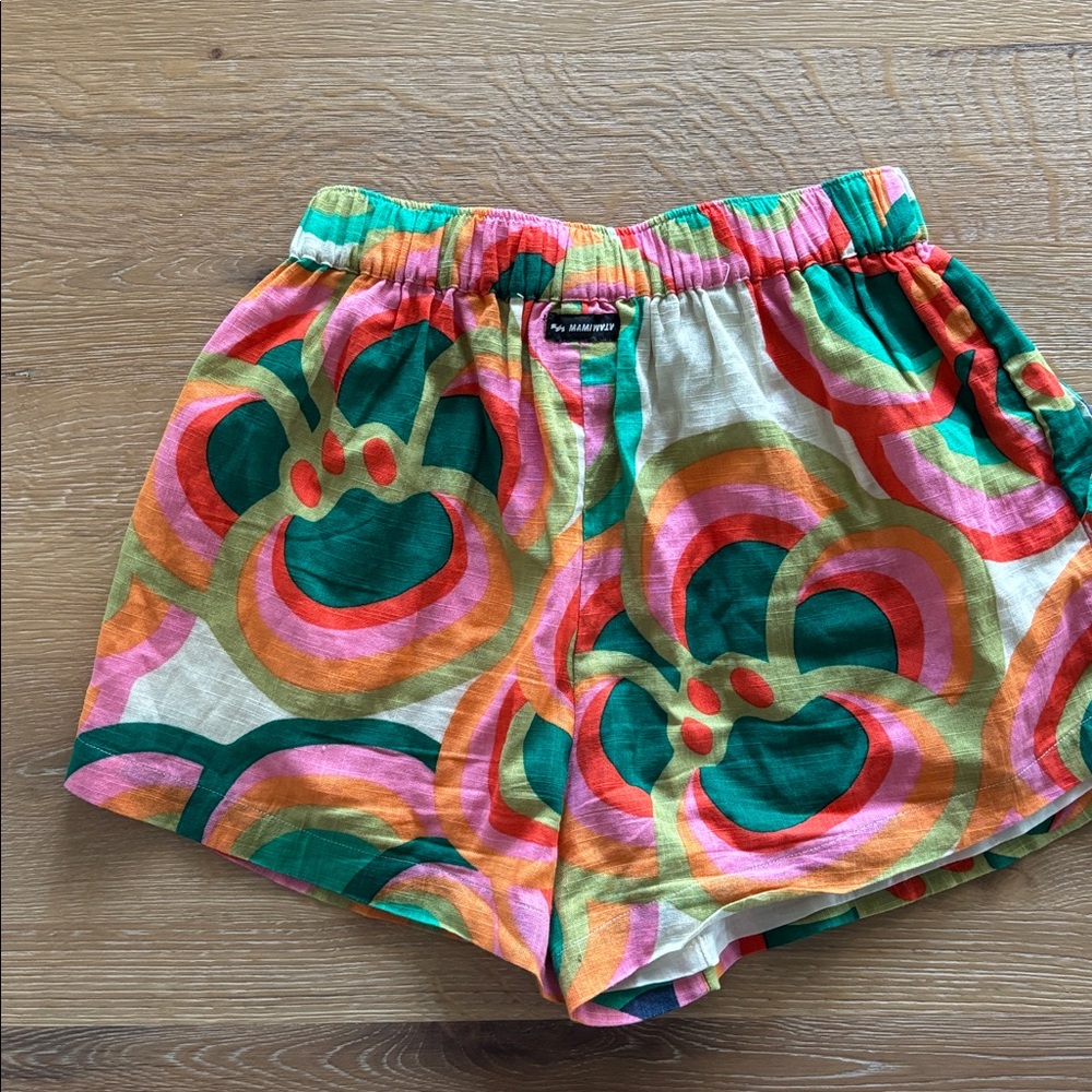 Colorful Linen Shorts by Billabong “Mamiwata” Collection - Picture 2 of 3
